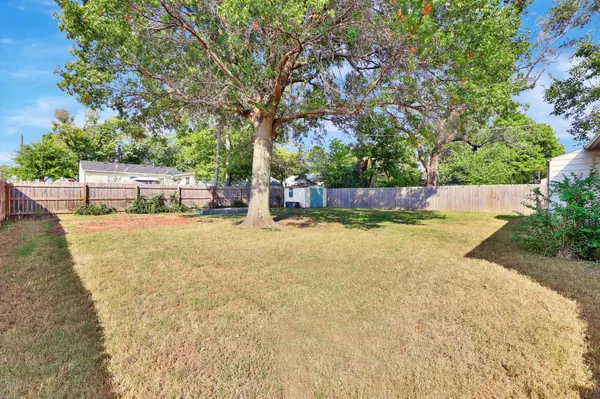 801 N WESTVIEW DR, Derby, KS 67037