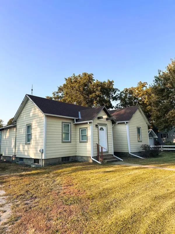 113 W Lincoln St.,  Moundridge,  KS 67107