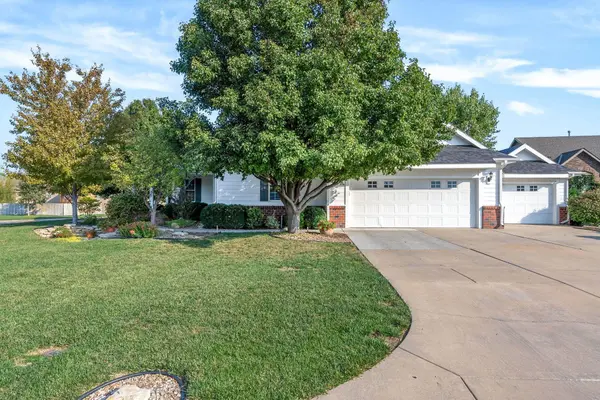 606 W Point Cir, Andover, KS 67002