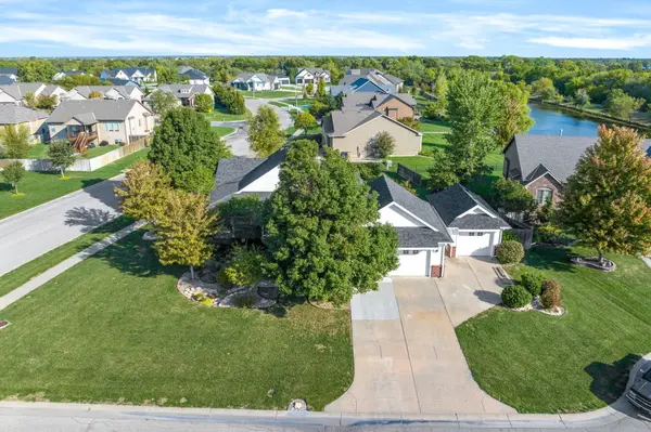 606 W Point Cir, Andover, KS 67002