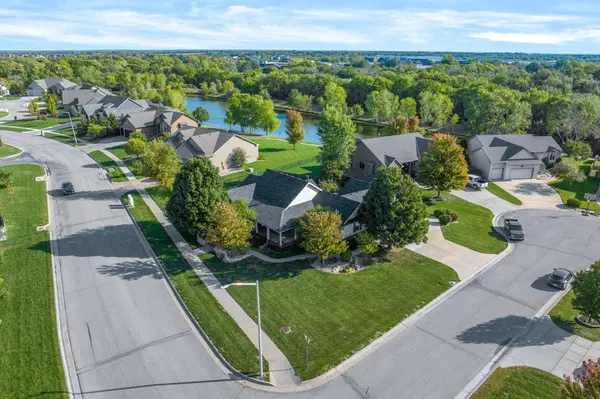 606 W Point Cir, Andover, KS 67002