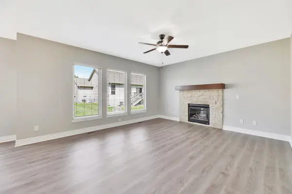 933 W Threewood Ct, Andover, KS 67002
