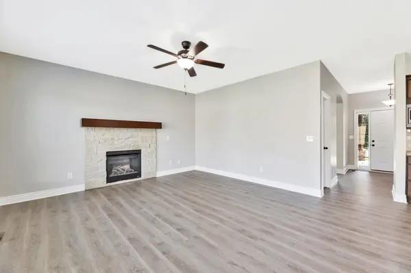 933 W Threewood Ct, Andover, KS 67002
