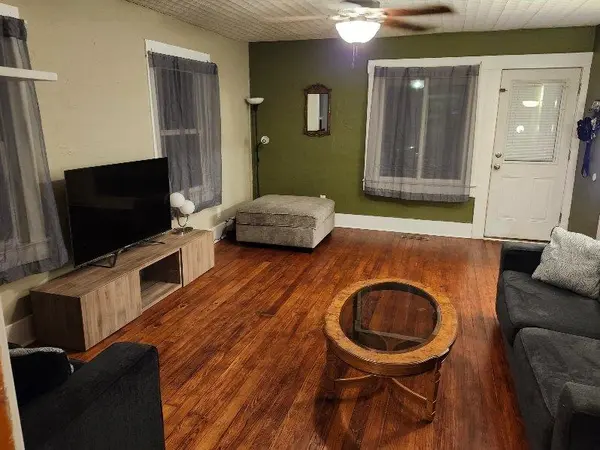 1042 N Dearborn St, Augusta, KS 67010