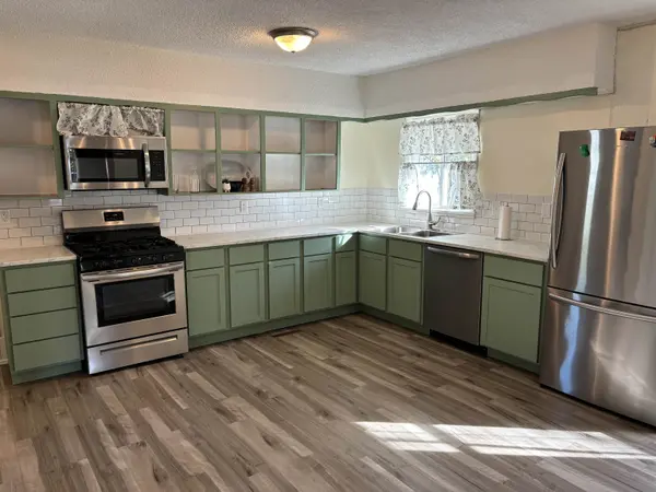 1042 N Dearborn St, Augusta, KS 67010
