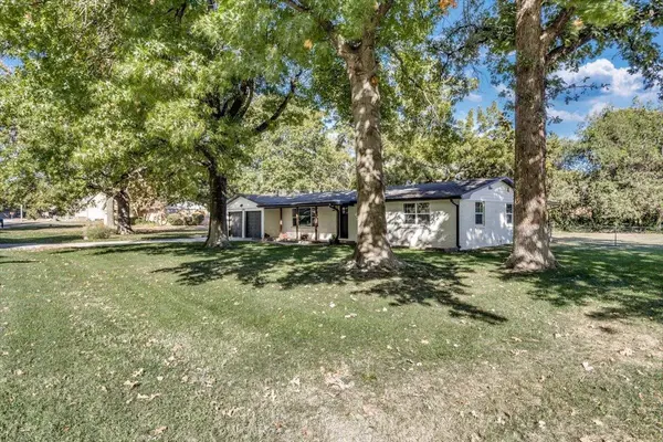 320 S Mamie Ln, Wichita, KS 67209