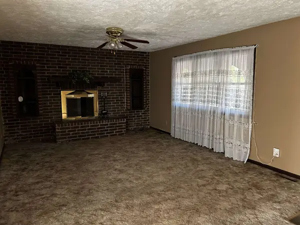 10148 Creek Dr, Arkansas City, KS 67005