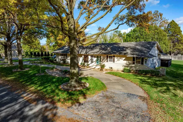 500 S Circle Lake Rd, Wichita, KS 67209