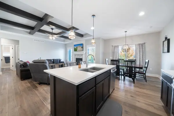 3044 Merlins Glen St, Mulvane, KS 67110