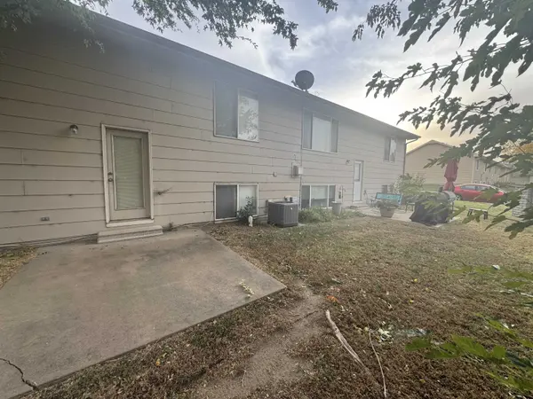 7610-7612 W Cornelison Cir, Wichita, KS 67212