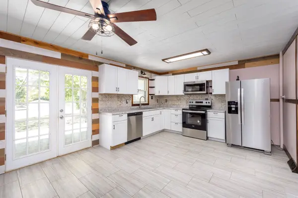 217 S Patrick Henry Rd, Andover, KS 67002