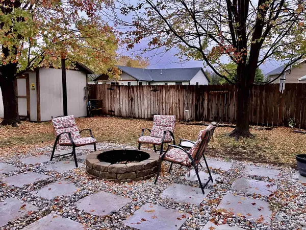 410 Rosewood DR, Hesston, KS 67062
