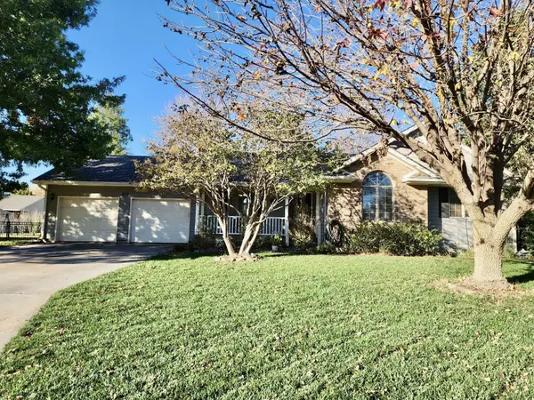 410 Rosewood DR, Hesston, KS 67062