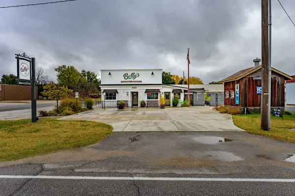 833 E 1st, Douglass, KS 67039