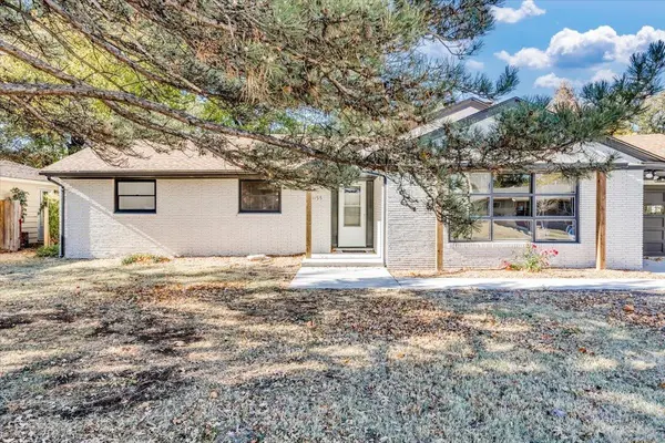1155 N Old Manor Rd, Wichita, KS 67208