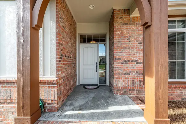 2407 N Sawgrass Ct, Derby, KS 67037