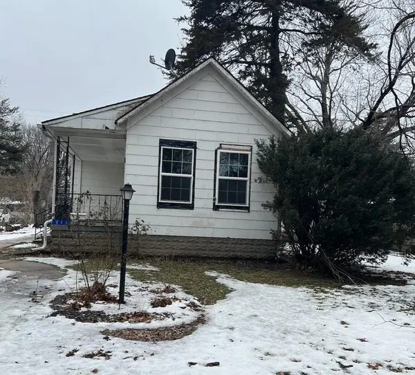 211 Poplar St, Halstead, KS 67056
