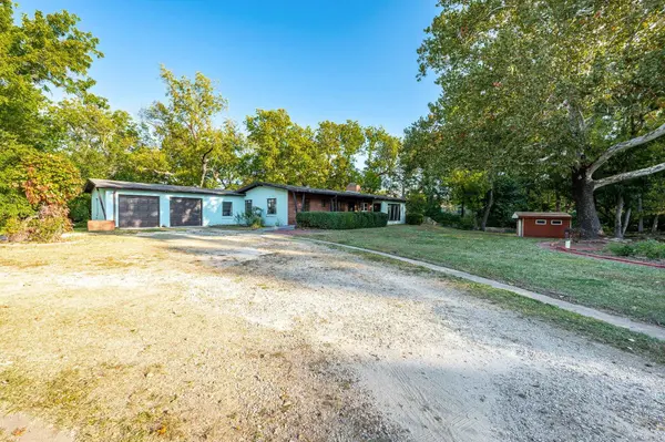 2700 E Timberlane St, Wichita, KS 67216