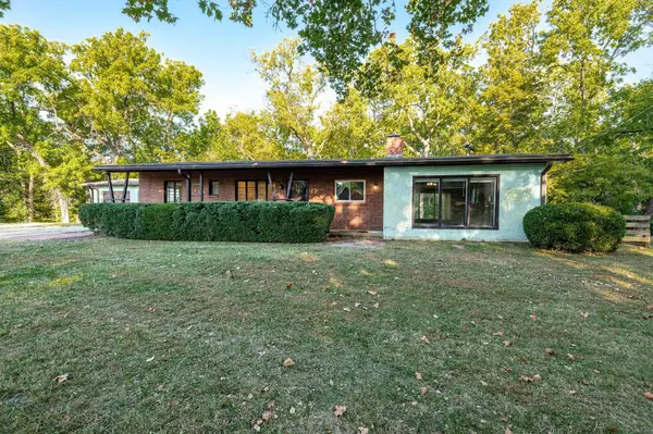 2700 E Timberlane St, Wichita, KS 67216