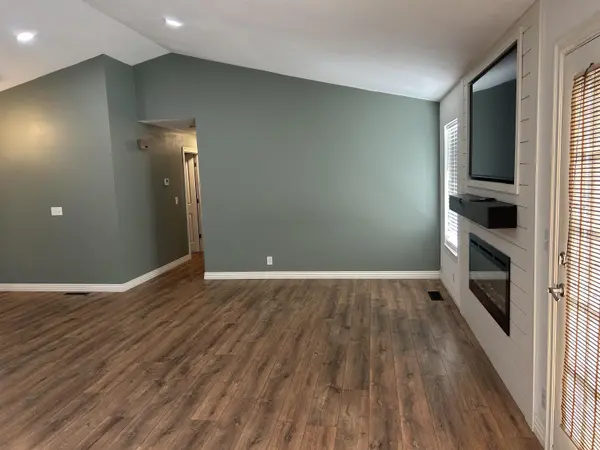 19 Deveron Rd, Winfield, KS 67156