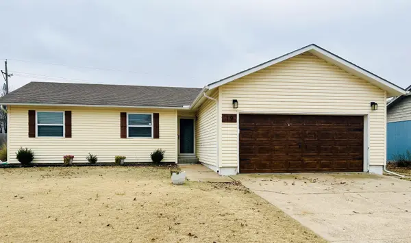 19 Deveron Rd,  Winfield,  KS 67156