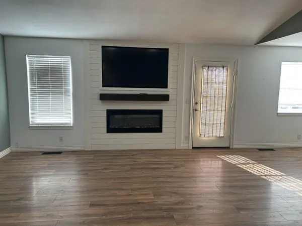 19 Deveron Rd, Winfield, KS 67156