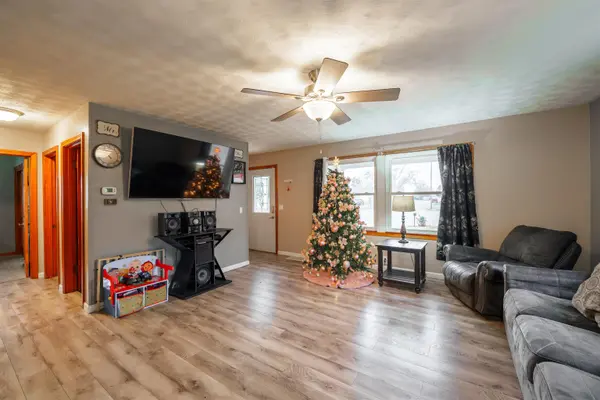1512 Pershing St, Salina, KS 67401