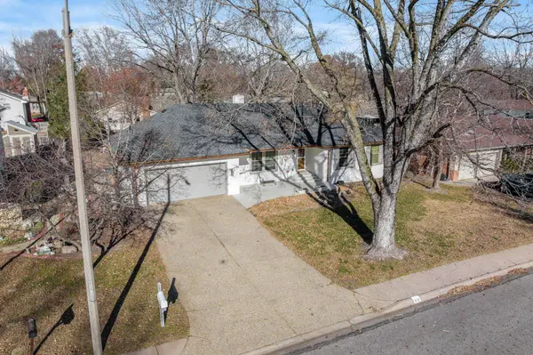 818 E Sunrise Ct, Derby, KS 67037