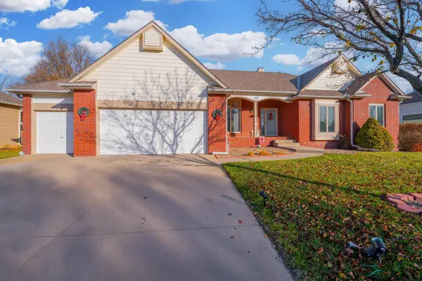 225 S Breezy Pointe Ct, Wichita, KS 67235