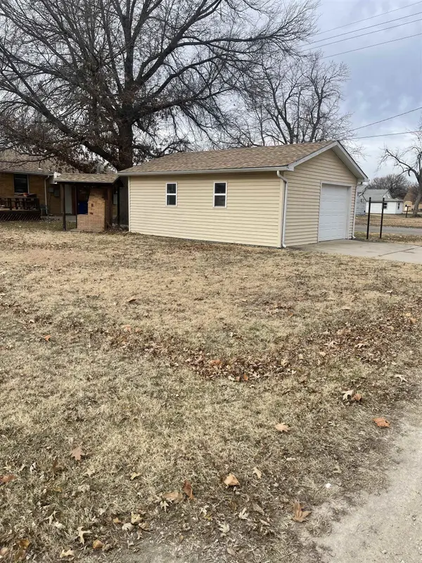 400 S Pine, Inman, KS 67546