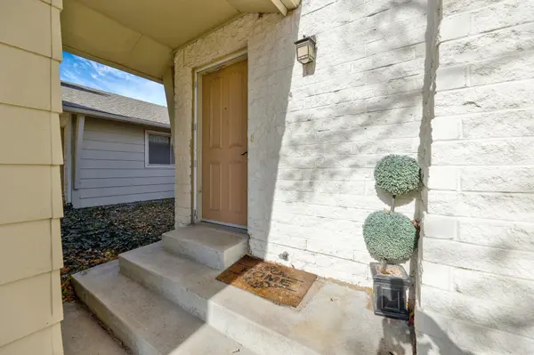 6420 E Rodeo St, Bel Aire, KS 67226