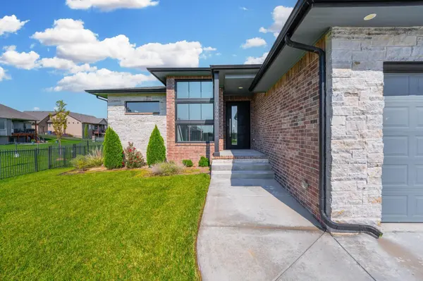 13906 E Willowgreen St, Wichita, KS 67230