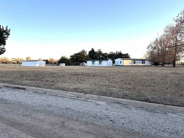 1102 Dickinson St, Kiowa, KS 67070