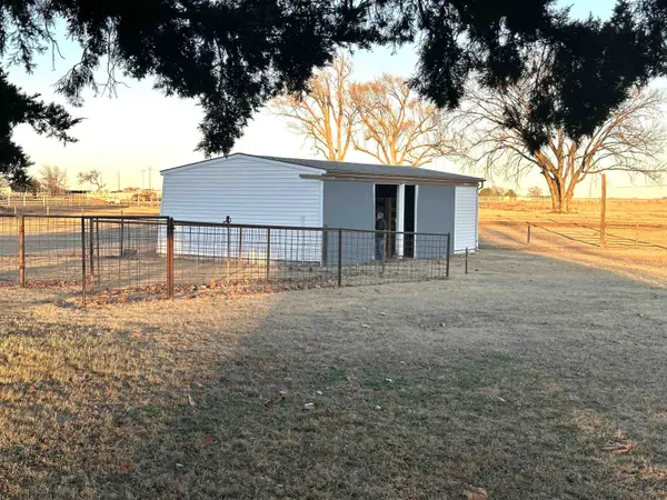 1102 Dickinson St, Kiowa, KS 67070