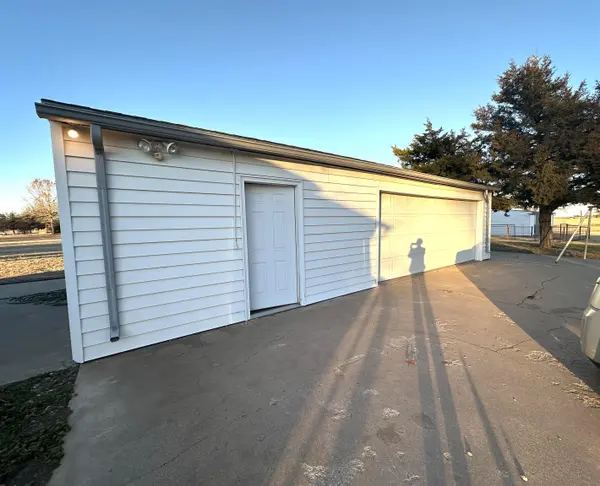 1102 Dickinson St, Kiowa, KS 67070