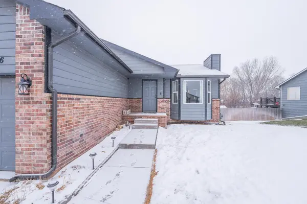 836 S Longbranch Cir, Maize, KS 67101