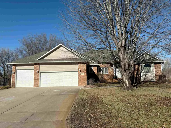 410 Country Hills Dr, Augusta, KS 67010