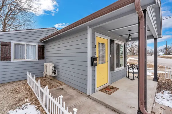 209 E Summit Ave, Augusta, KS 67010