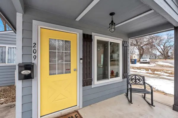 209 E Summit Ave, Augusta, KS 67010
