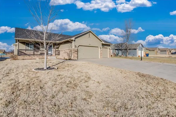 1137 Red River Cir, Clearwater, KS 67026