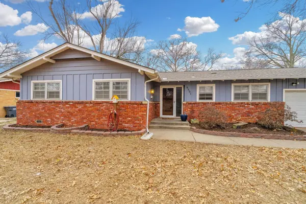 9801 W Kenny Ln, Wichita, KS 67212