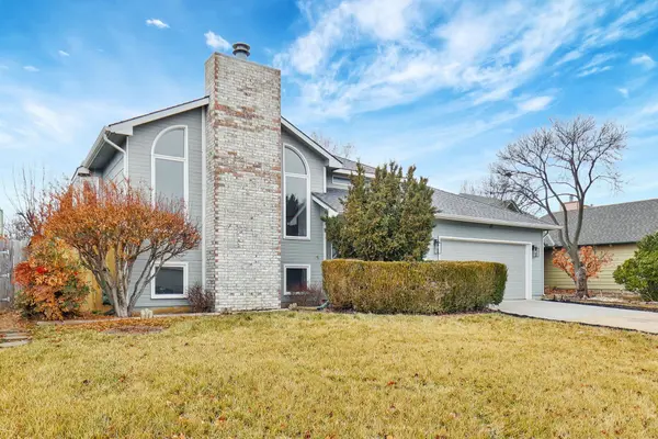1217 S Stoneybrook Cir, Wichita, KS 67207