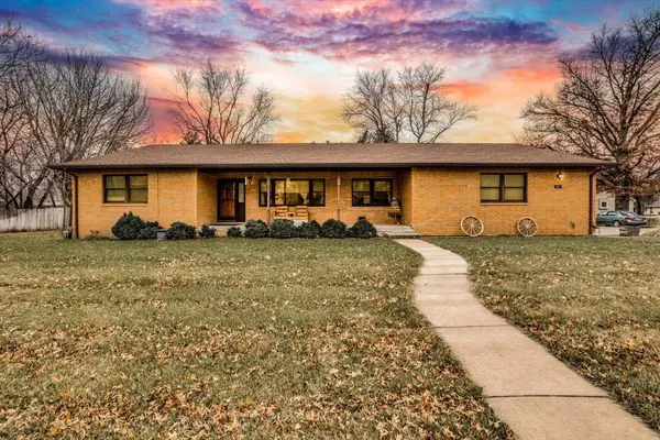 403 E Avenue B Mount Hope, KS 67108