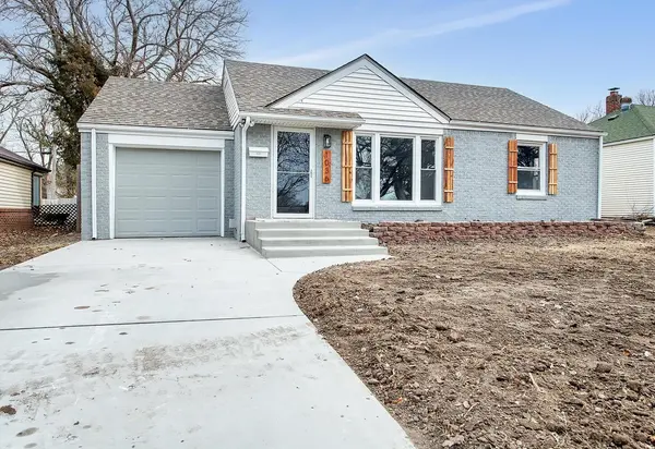 1036 N Crestway Ave, Wichita, KS 67208