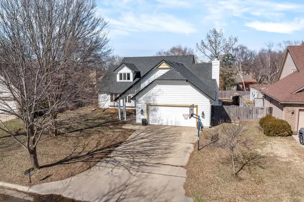 7334 E Oxford St, Wichita, KS 67226