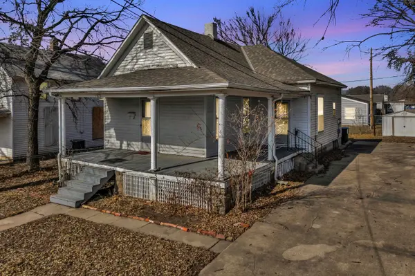 512 Lakeside Pl, Newton, KS 67114