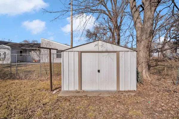 512 Lakeside Pl, Newton, KS 67114