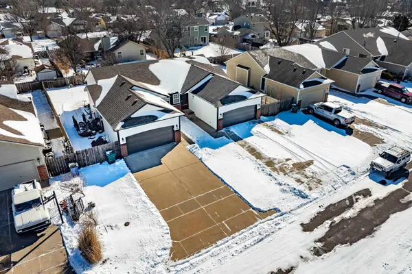 1016 Cedar Point Cir, Rose Hill, KS 67133