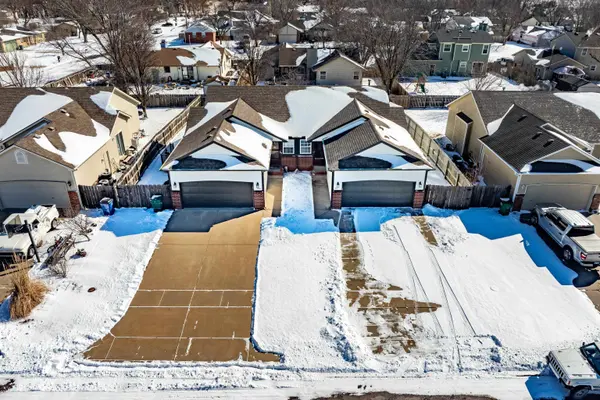 1016 Cedar Point Cir, Rose Hill, KS 67133