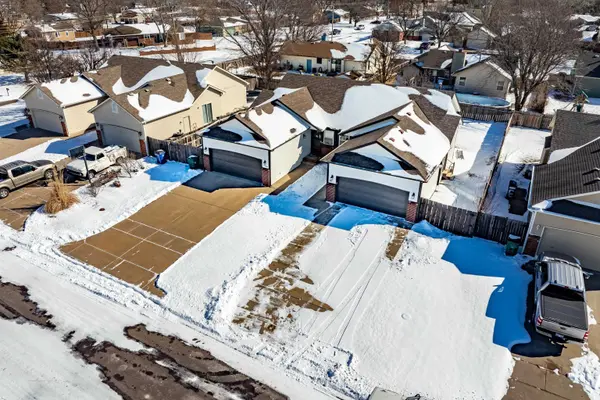 1016 Cedar Point Cir, Rose Hill, KS 67133